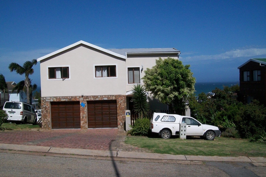 4 Bedroom Property for Sale in Wavecrest Eastern Cape